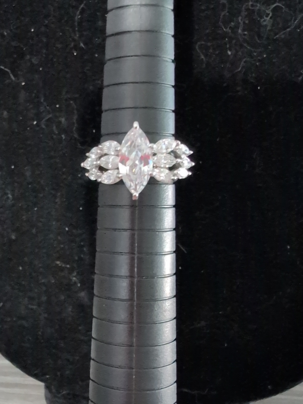 Silver Tone Ring With Crystals Size 6.5
